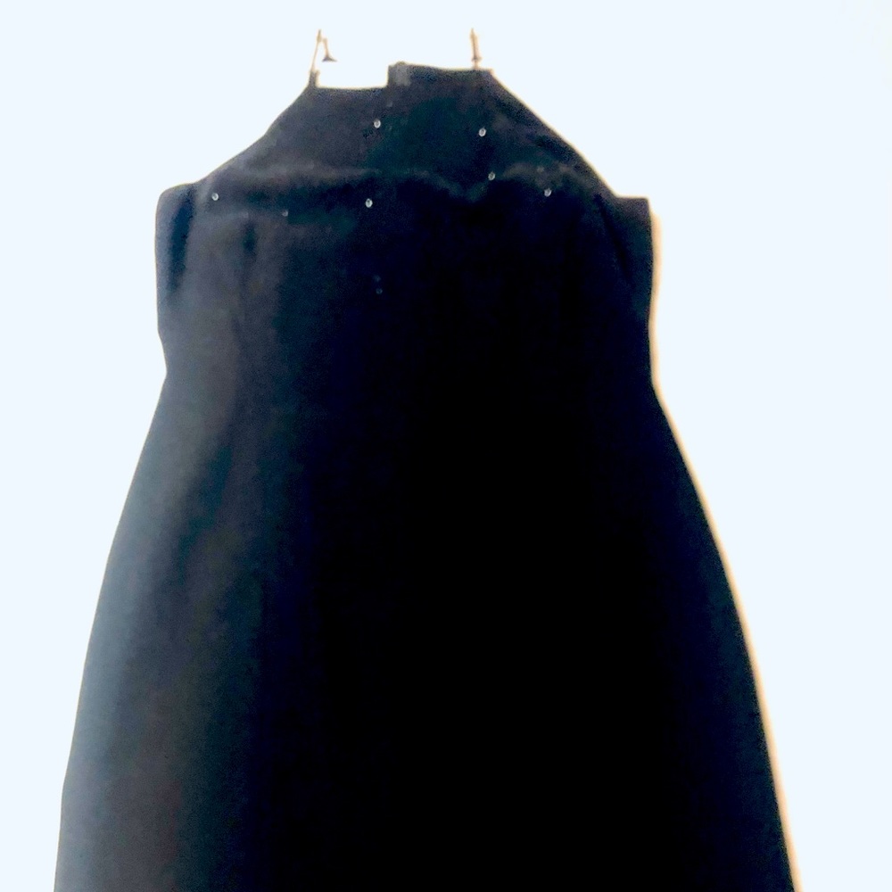 Jones New York. Size 6. Classic little black dress with small embellishments .